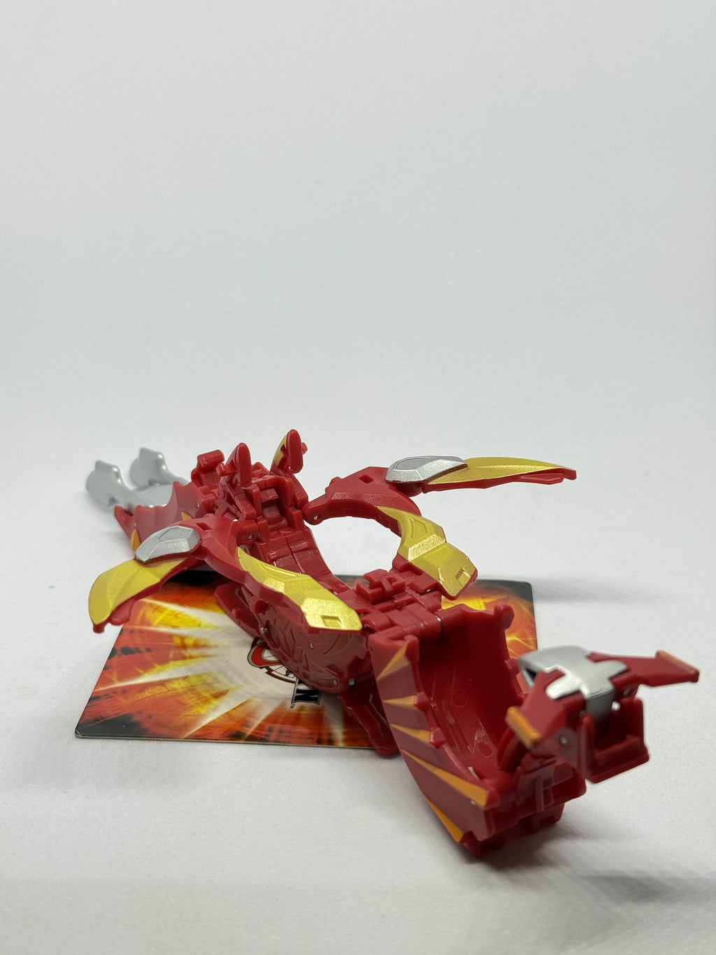 Bakugan Pyrus Raytheus