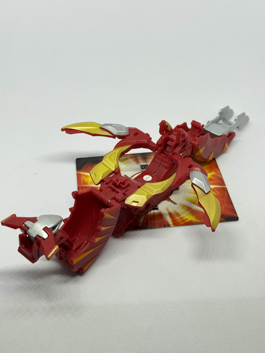 Bakugan Pyrus Raytheus